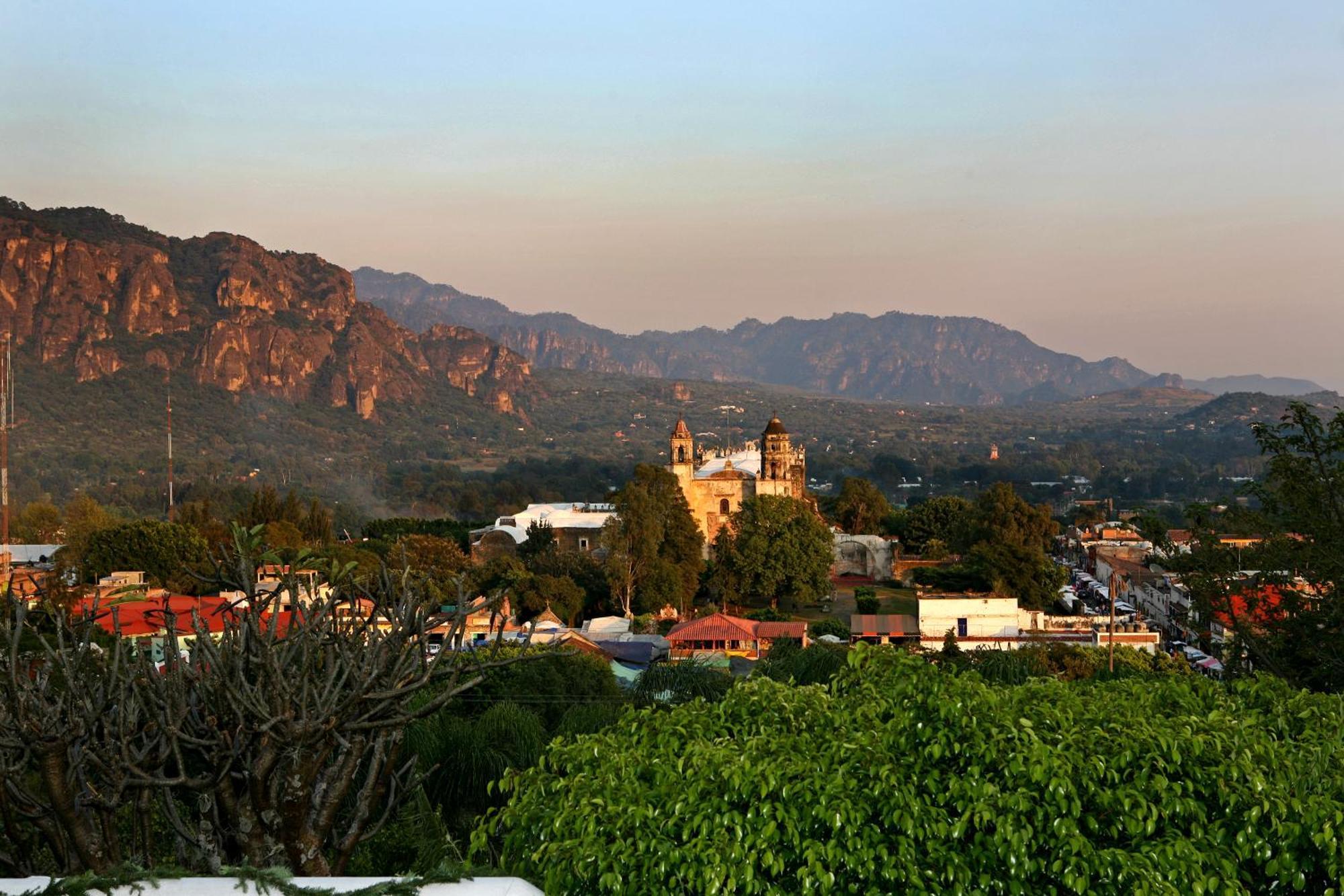 Posada Del Tepozteco - Hotel & Gallery Тепостлан Экстерьер фото